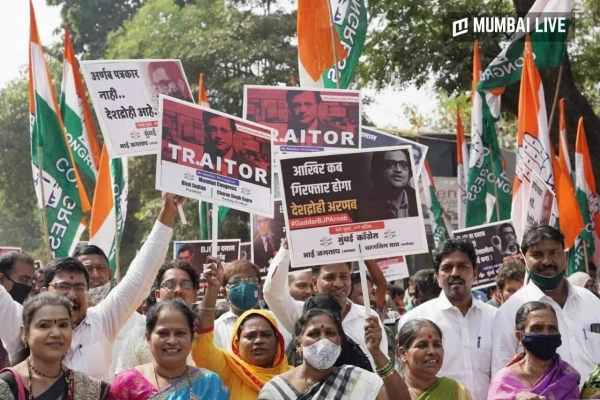 Congress members stage a protest in Worli; call Arnab Goswami a 'BJP Broker'
